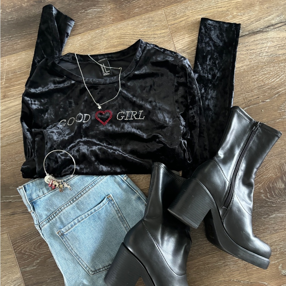 Forever 21 Long Sleeve Velvet Trendy Top!